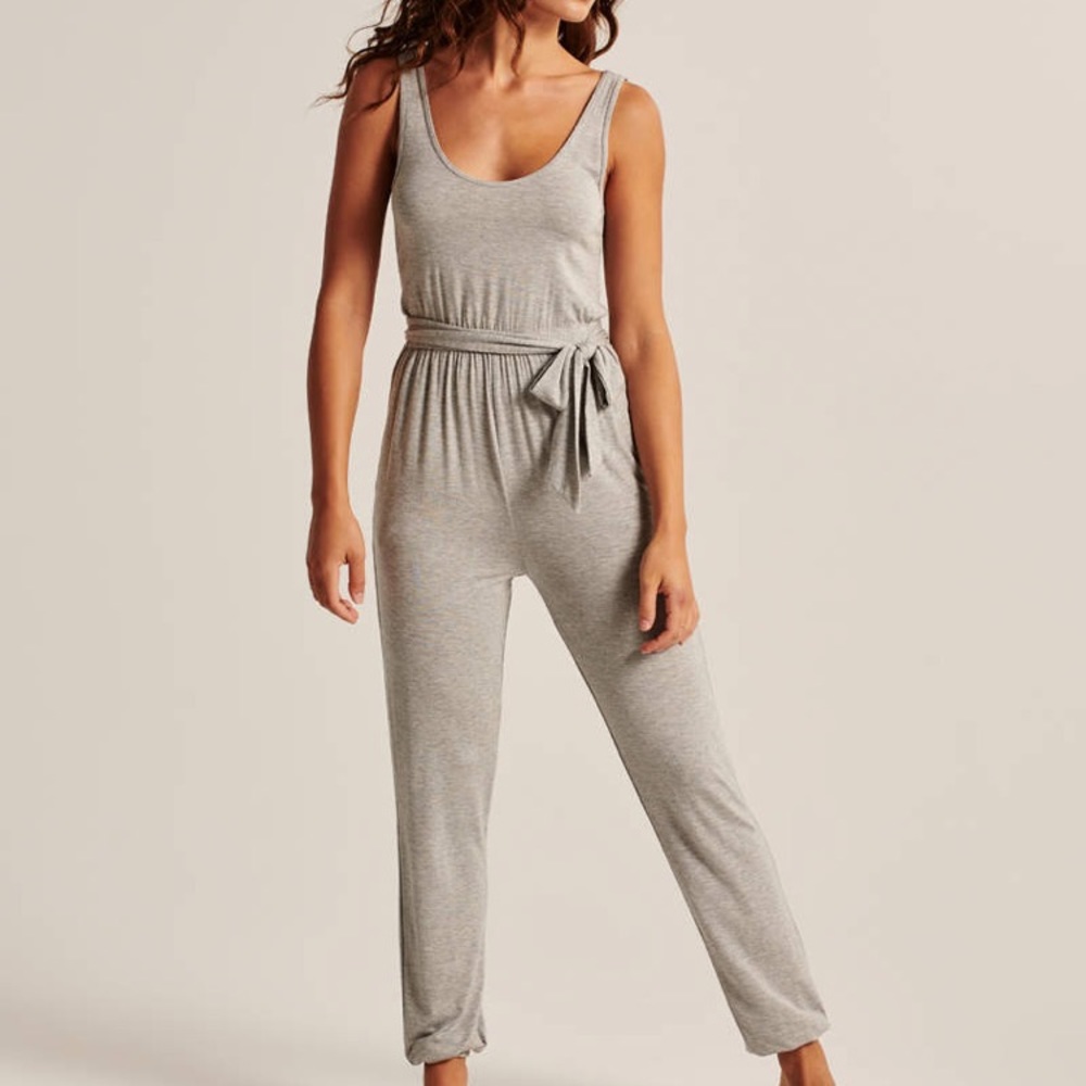 A bercrombie & Fitch Grey Knit Jumpsuit Sm Petite
